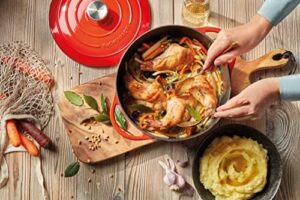 Küchenprofi Cast Iron Roasting Dish with Lid, Red Exterior, Black Interior, 28 cm – Perfect for Roasting, Baking, and Stewing 