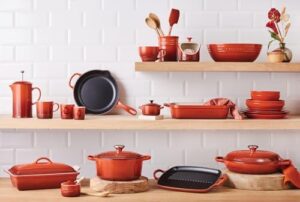 Le Creuset Signature Cast Iron Round Skillet Pan 30 cm Diameter, Cayenne